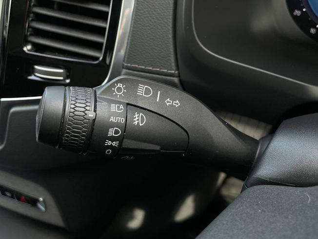 VOLVO XC90 Photo 25