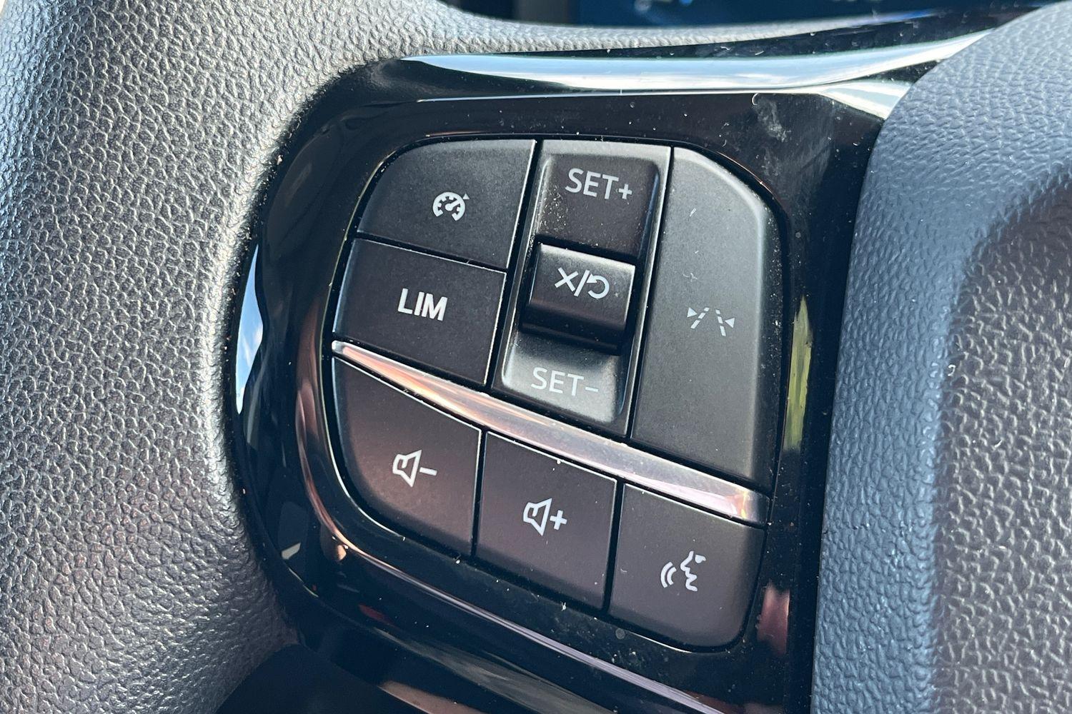 Ford E-Transit Courier Photo 18