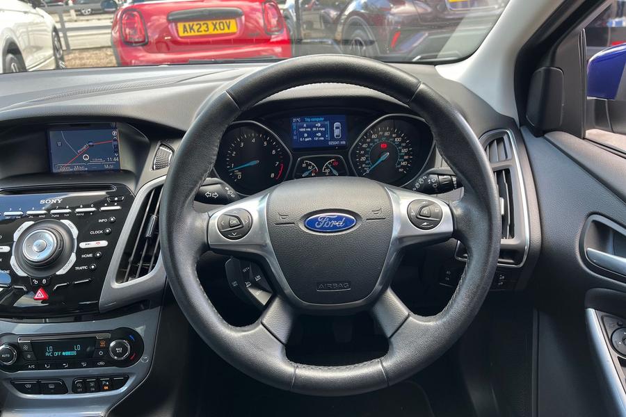 Ford FOCUS Photo autoimg-eee2683cf5a5ff119b45e4dbe3a6496ba3c3efe9.jpg