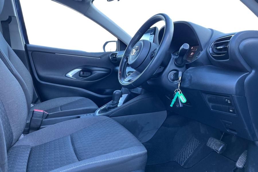 Toyota YARIS Photo autoimg-eee58a91a5c2b459ee78b3e0cadddd771f0b00f5.jpg