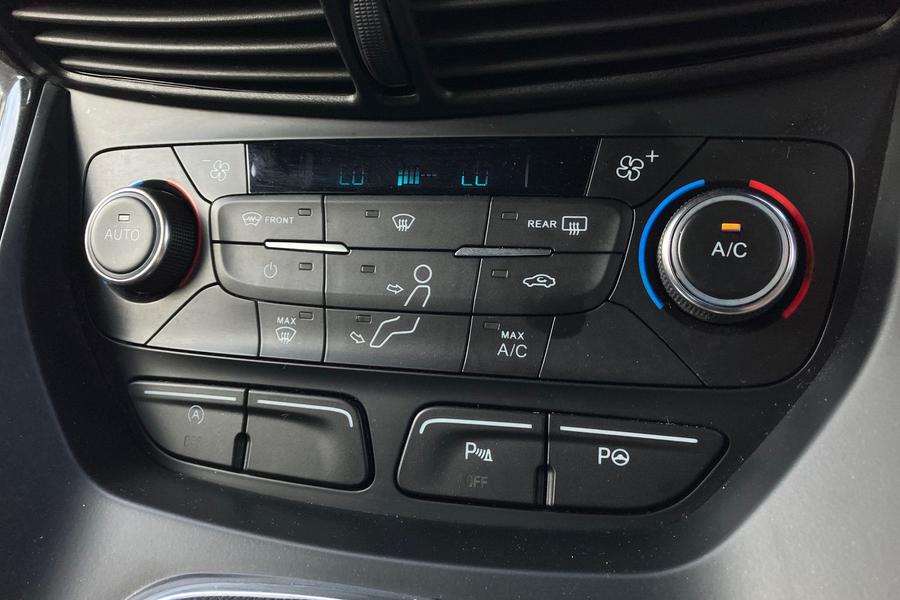Ford KUGA Photo autoimg-eeea4fb7ee4972167937b0f276e30a4a1d15734f.jpg