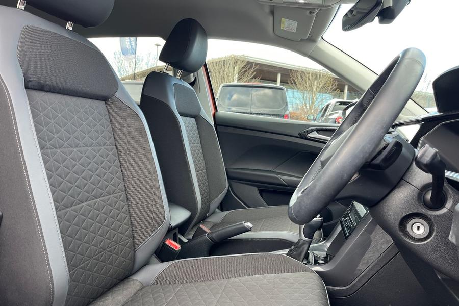 Volkswagen T-CROSS Photo autoimg-eeeb375d769c6d656363d9203e6c5cd0756d8d24.jpg