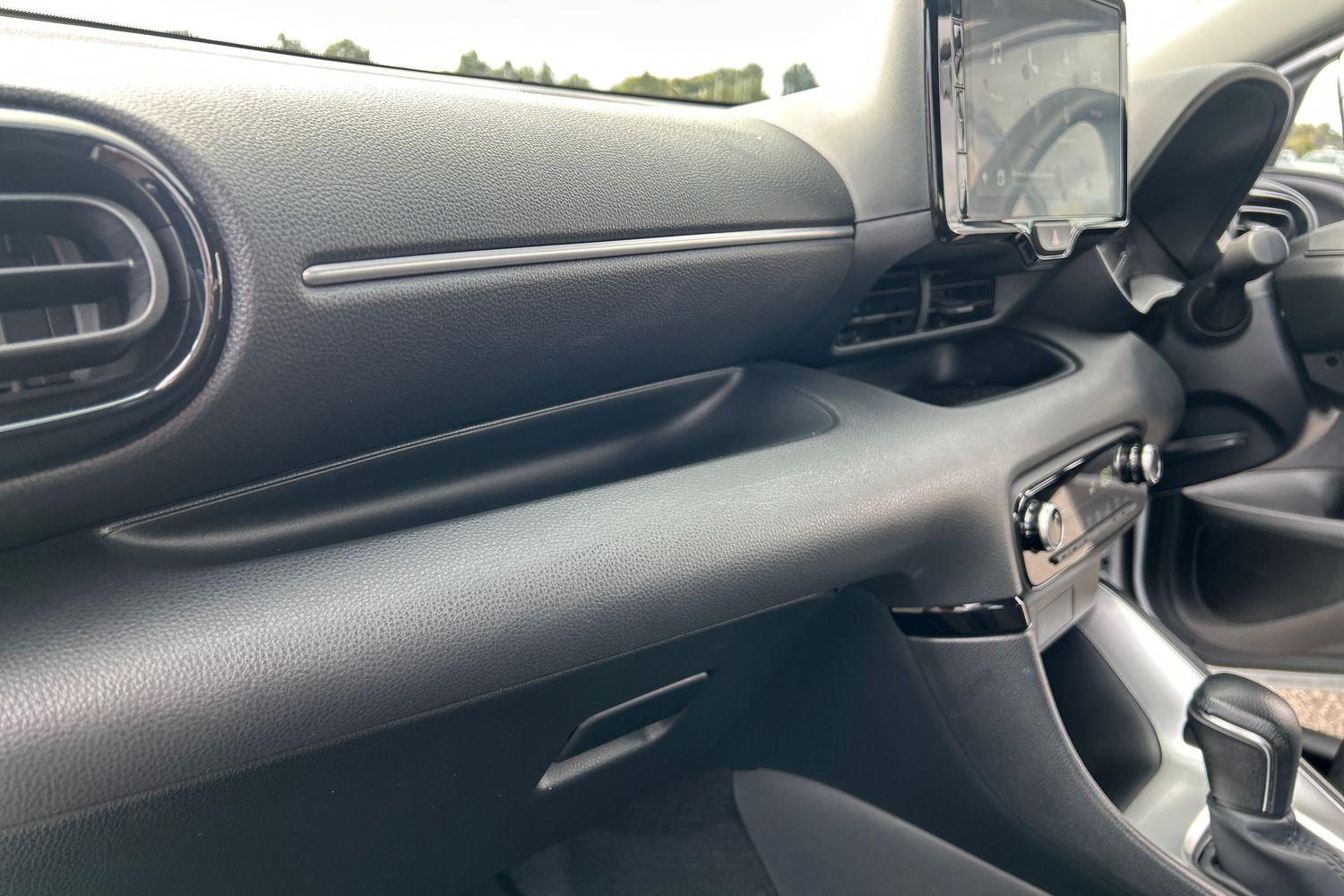 Toyota YARIS Photo 32
