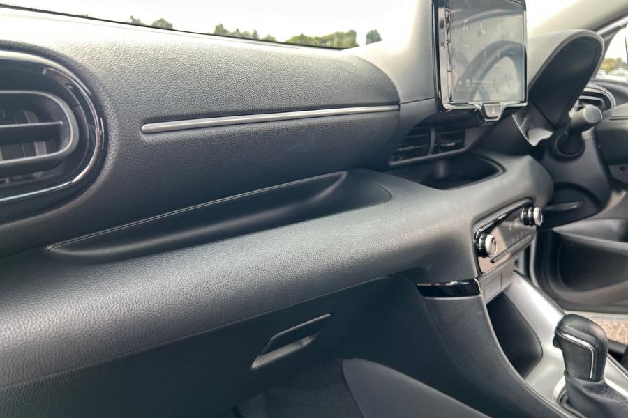 Toyota YARIS Photo autoimg-eeef6f1921c0f322aadf573464cf358868c63fc6.jpg