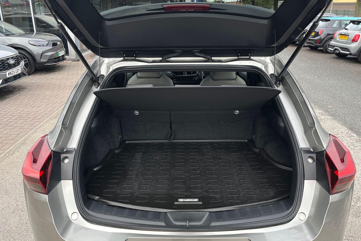 Lexus UX Photo 20
