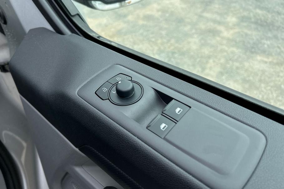 Used Ford TRANSIT CUSTOM WO25UZF 30