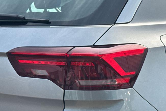 VOLKSWAGEN T-Roc Photo 18