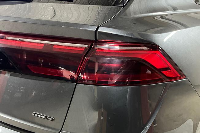 AUDI Q8 Photo 18