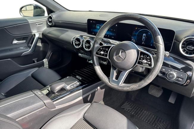 MERCEDES-BENZ A Class Photo 6