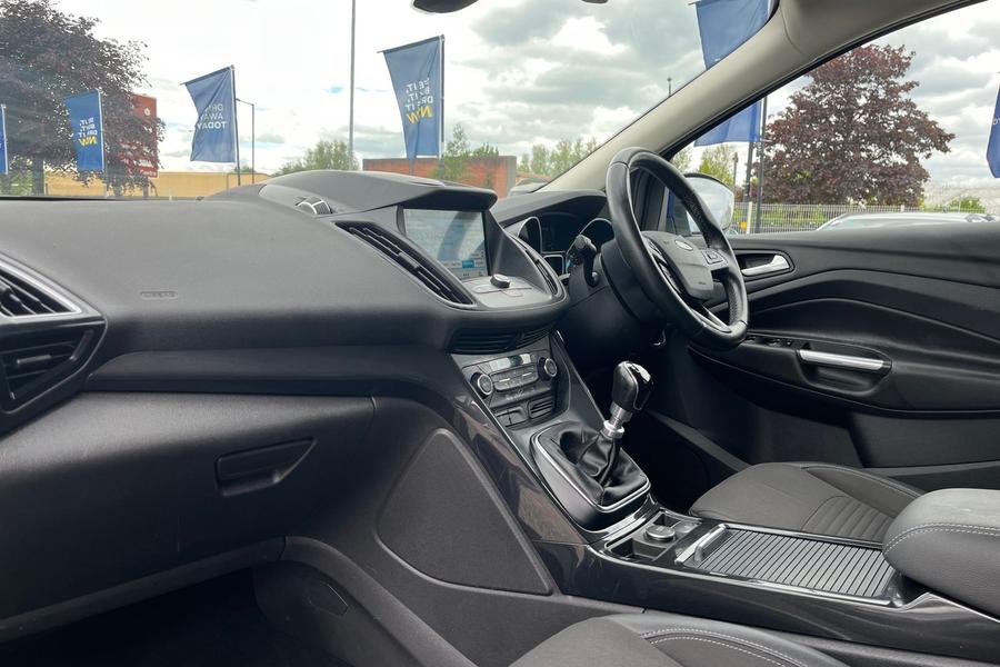 Ford KUGA Photo autoimg-ef0db4529666585ff82e18bc099bac532635589f.jpg