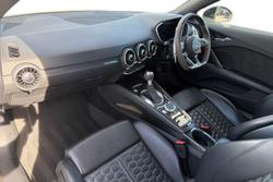 AUDI Tt Rs Photo 2
