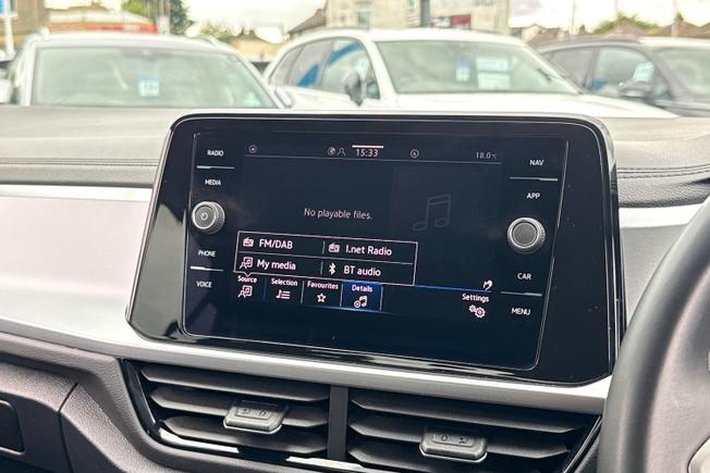 Volkswagen T-Roc Photo 31
