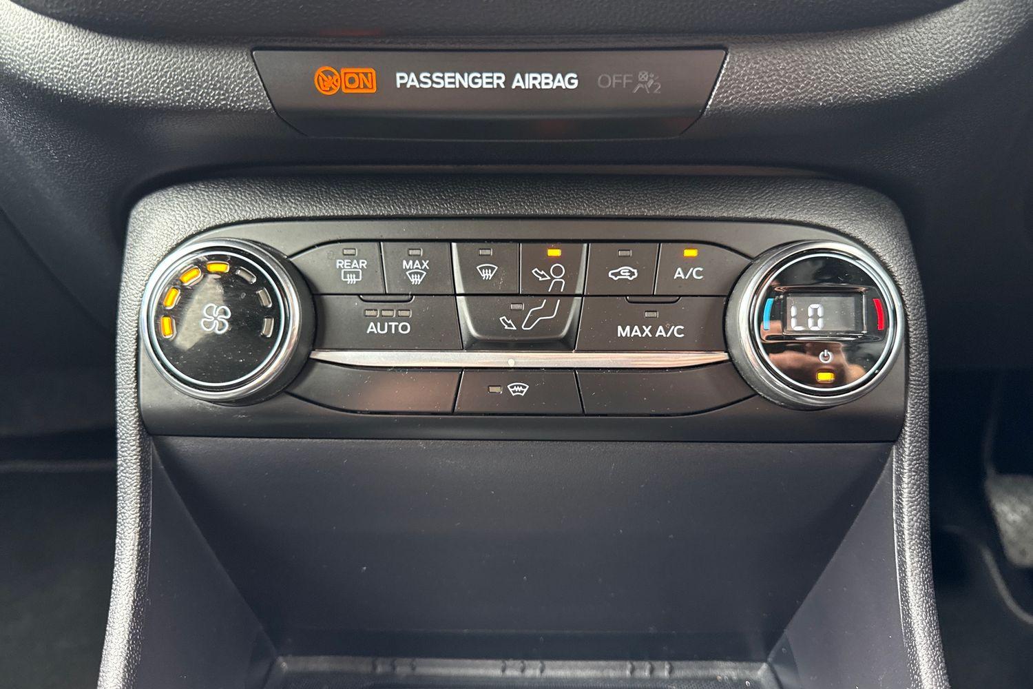 Ford FIESTA Photo 28