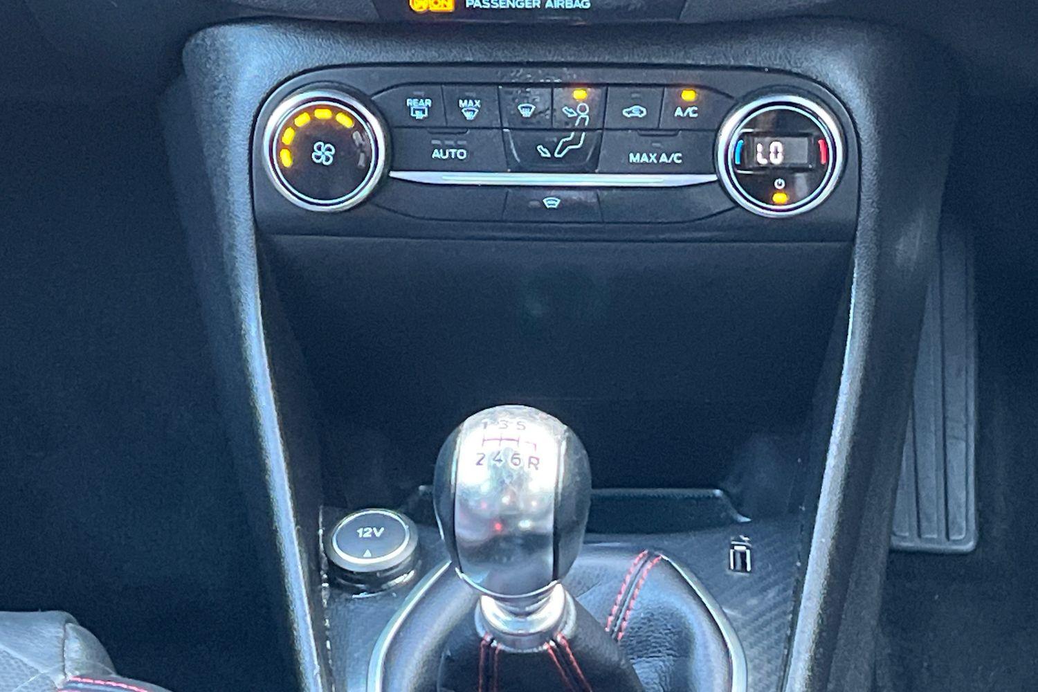Ford FIESTA Photo 32
