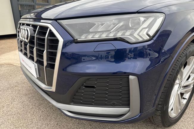 AUDI Q7 Photo 24