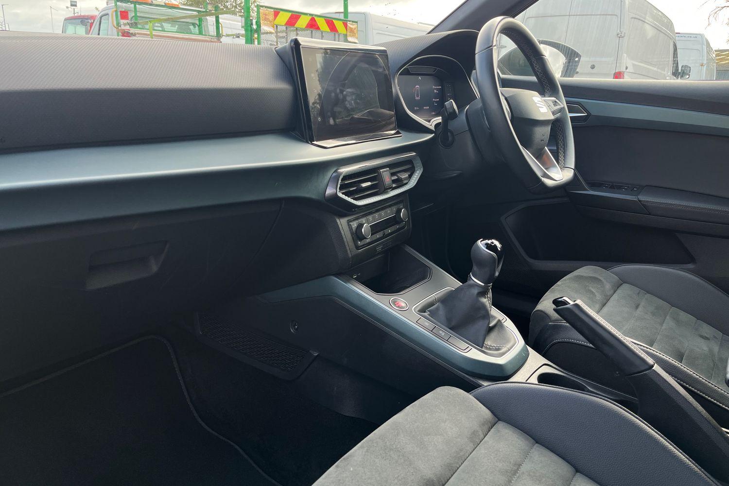 SEAT ARONA Photo 17