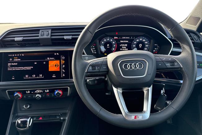 AUDI Q3 Photo 12