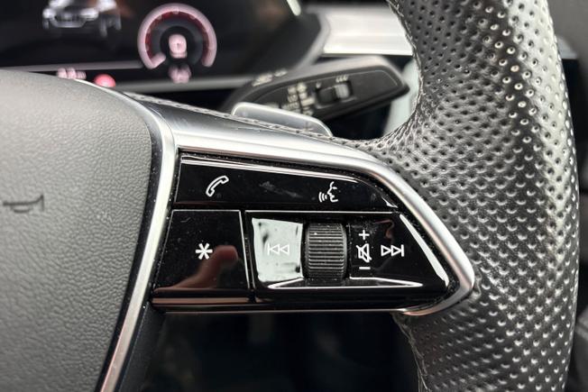 AUDI E-Tron S Photo 17