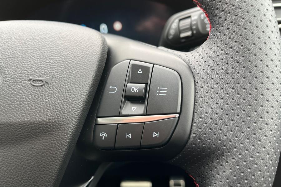 Ford Kuga Photo autoimg-ef4885c4e57eb0daebd3cc50a566220930ec3cad.jpg