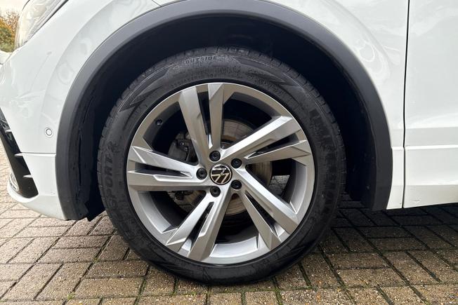 VOLKSWAGEN Tiguan Photo 5