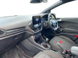 FORD Fiesta Photo 2