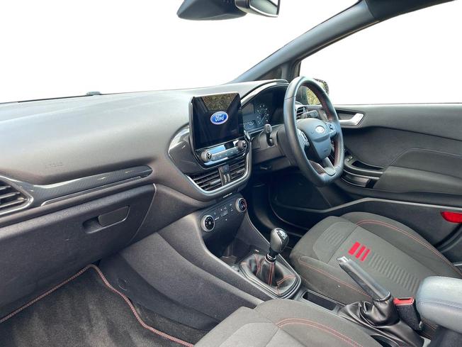 FORD Fiesta Photo 2