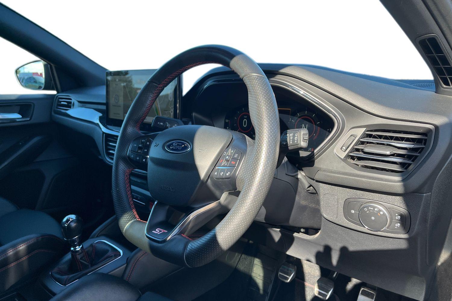 Ford Focus Photo 8