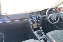 VOLKSWAGEN Golf Photo 2