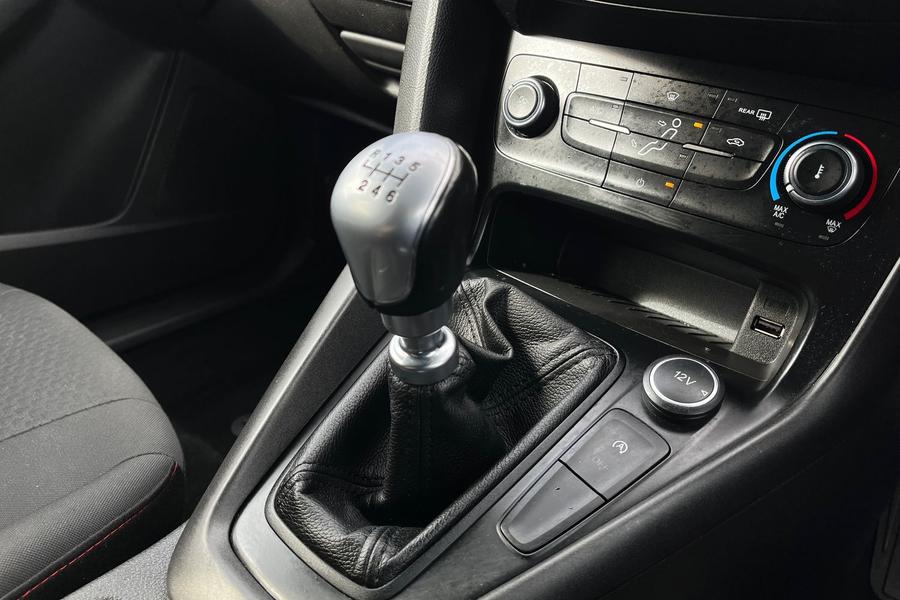 Ford FOCUS Photo autoimg-ef5e56bb4eb4a5a1adc0a47c313fd2cf1ce926fd.jpg