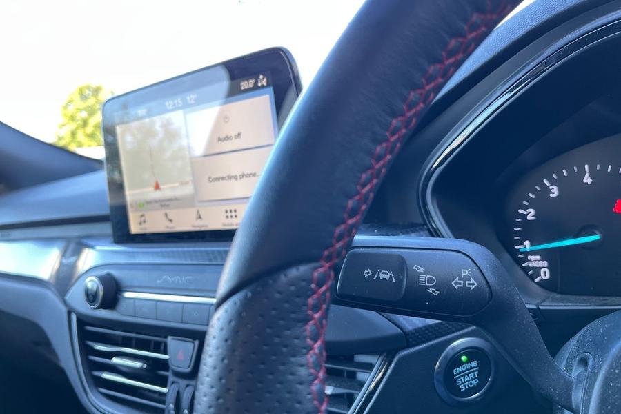 Ford FOCUS Photo autoimg-ef6390856f27e24a70731f1fcc116f8a91754f1a.jpg