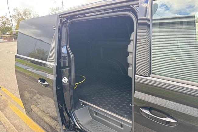 VOLKSWAGEN ID. Buzz Cargo Photo 22