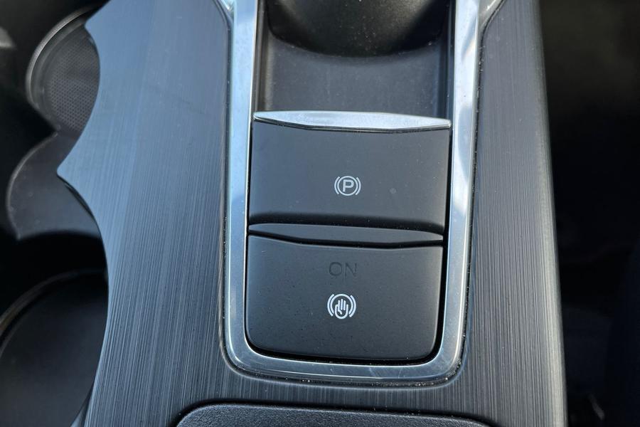 Ford Kuga Photo autoimg-ef6c372efccb2d04c7aaa883fc46d0bd8a673200.jpg