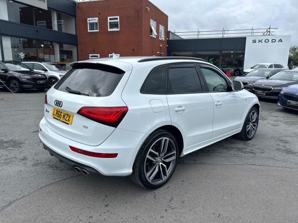 Audi SQ5 Photo autoimg-ef6fb4b09aa2509d47c157ec294877b1fd3a9fdf.jpg