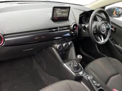 MAZDA Mazda2 Photo 2