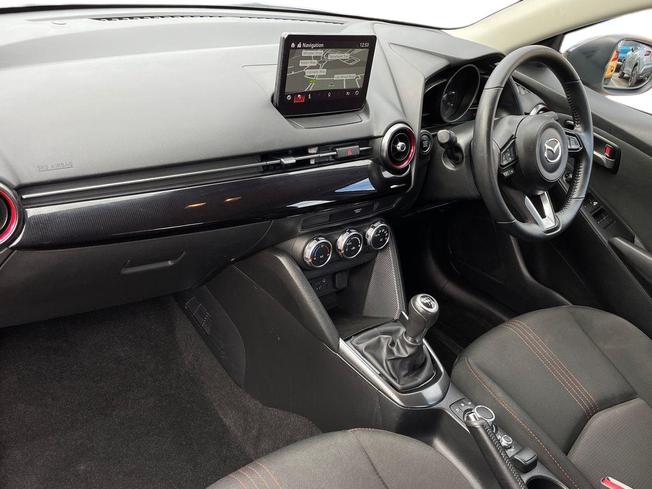 MAZDA Mazda2 Photo 2