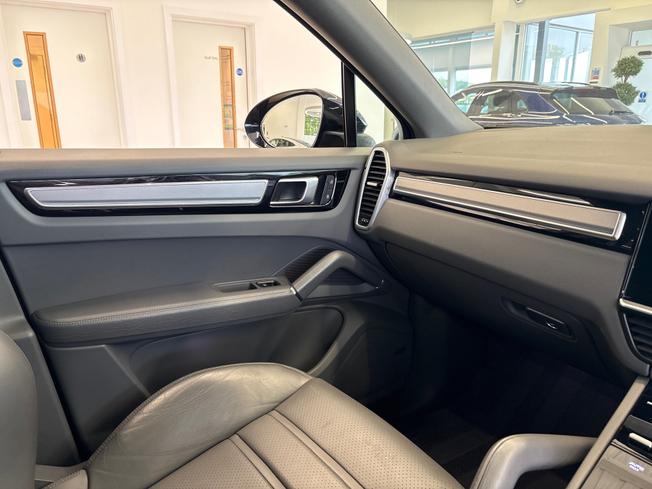PORSCHE Cayenne Photo 37