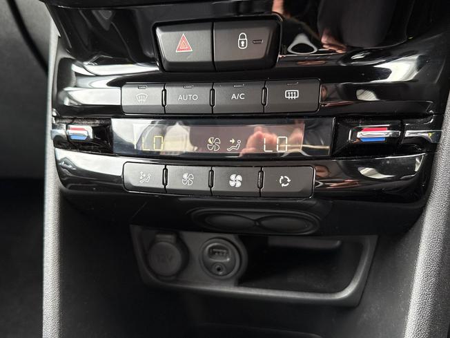 PEUGEOT 2008 Photo 33