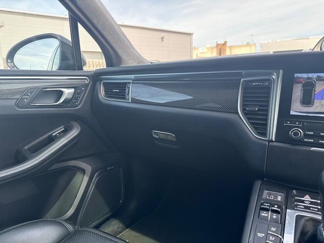 PORSCHE Macan Photo 59
