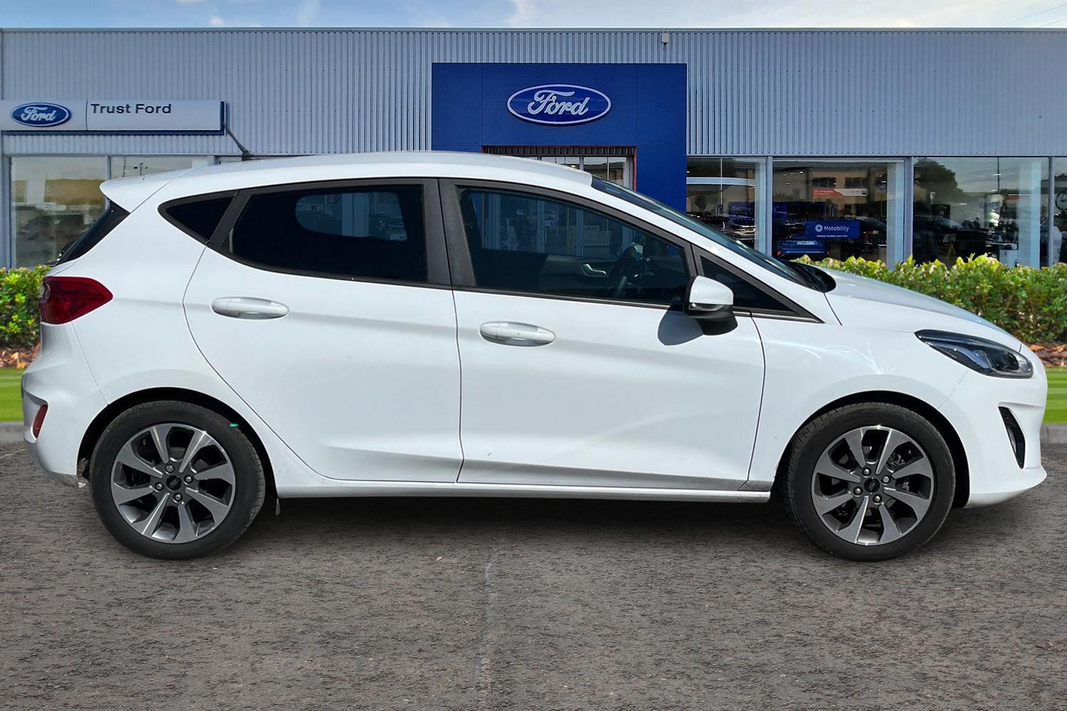 Ford FIESTA Photo 2