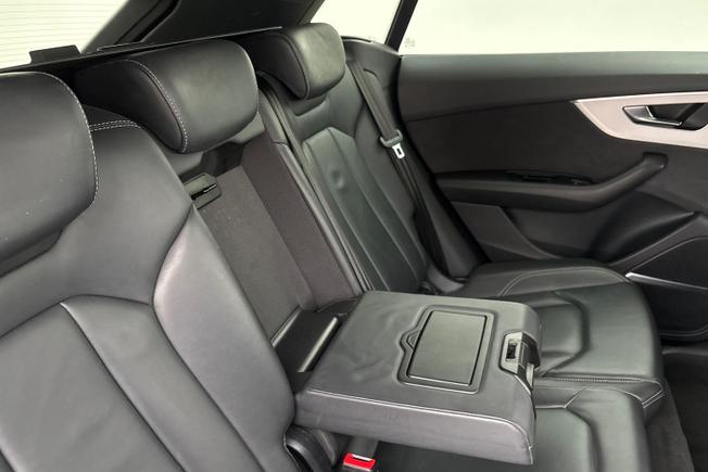 AUDI Q8 Photo 24