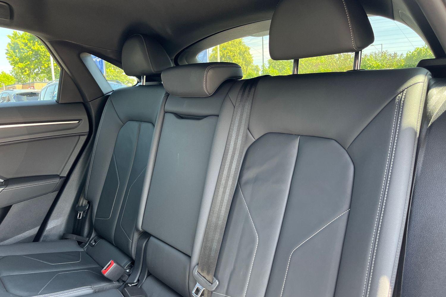 Audi Q3 Photo 19