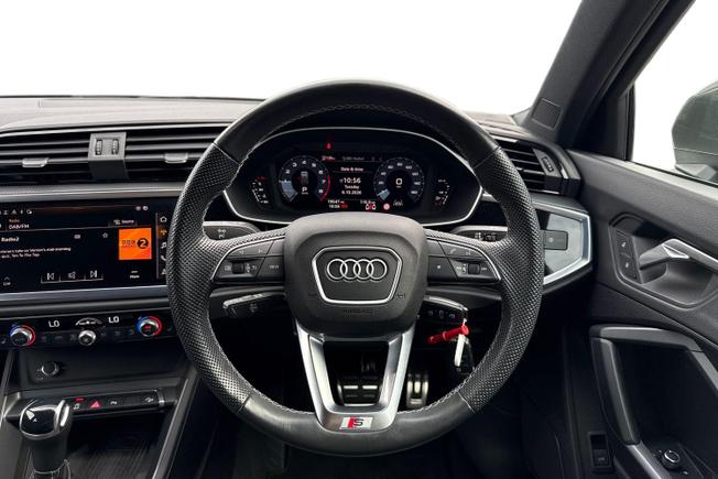 AUDI Q3 Photo 11