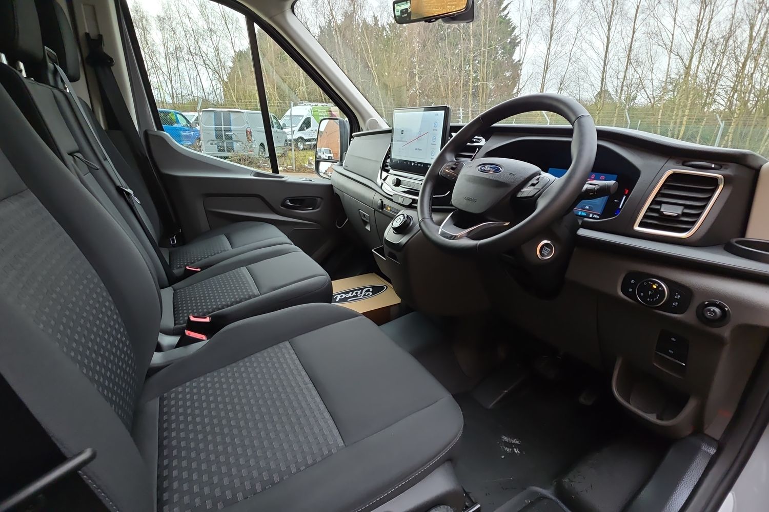 Ford E-TRANSIT Photo 13