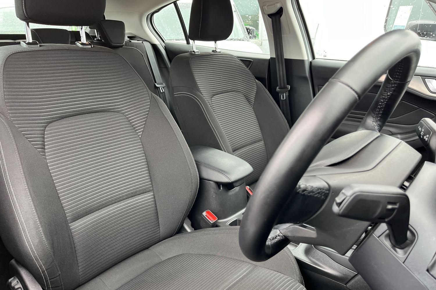Ford FOCUS Photo 16