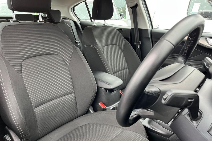 Ford FOCUS Photo autoimg-ef9da1758457065f5bf14ecdbb6d450e7dd55dc3.jpg