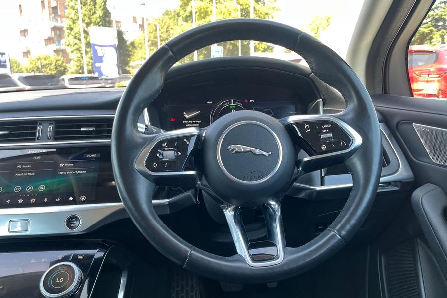 Jaguar I-PACE Photo autoimg-efa044066074f28b648dc4530fe5285b0096dca3.jpg