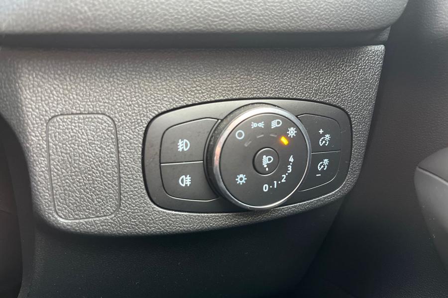 Ford Focus Photo autoimg-efa0ebc7337b08fe1a5d7a40bd0d173145061da1.jpg