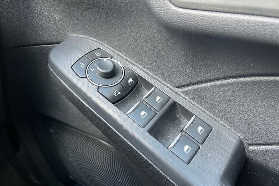 Ford KUGA Photo autoimg-efa0ffeac59584df8a6f315615eaf51ac22f3842.jpg