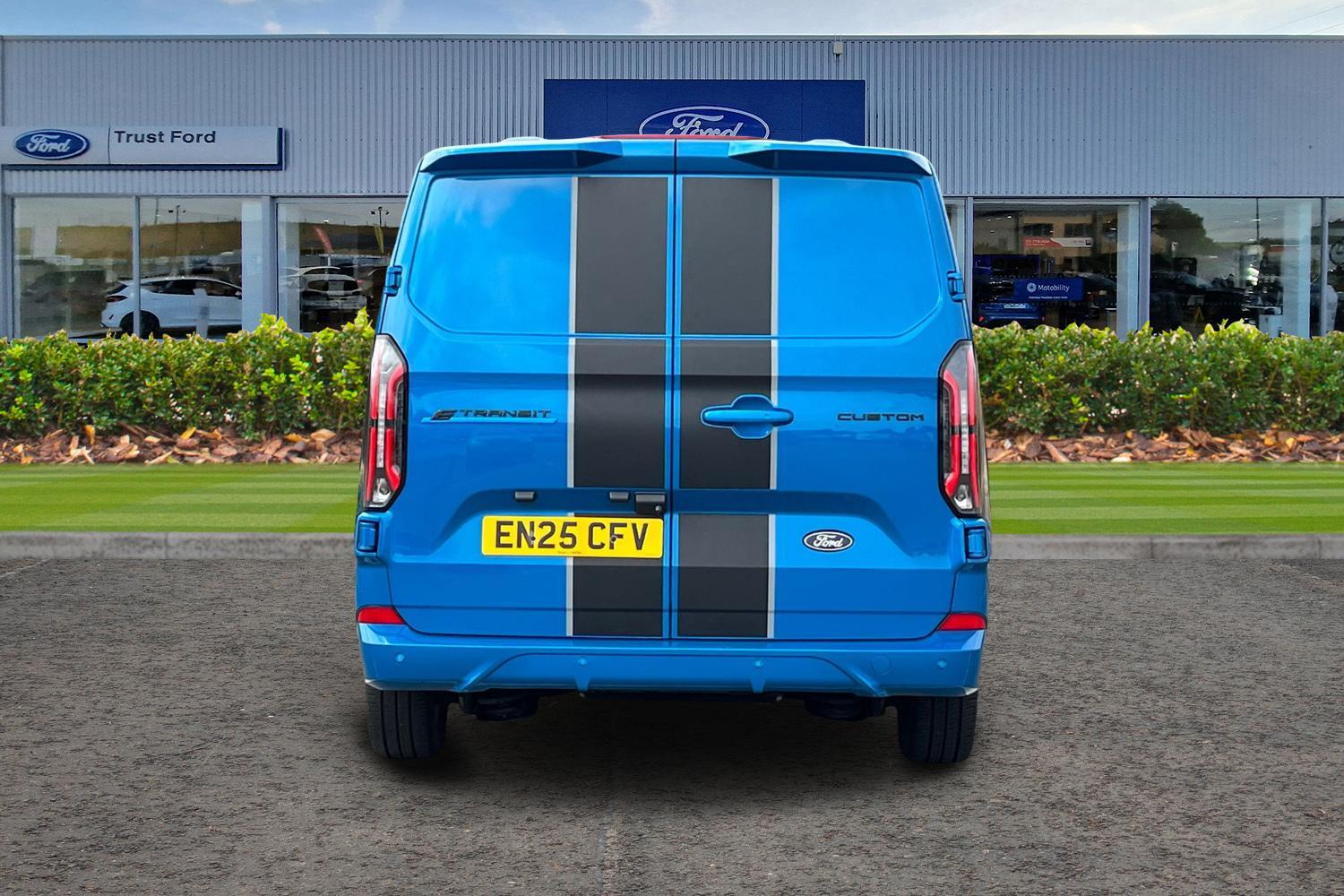 Ford E-Transit Custom Photo 12
