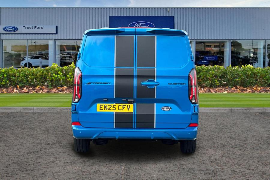 Ford E-Transit Custom Photo autoimg-efa12509b0acbc11e3e7500808a1416d1b9f081d.jpg